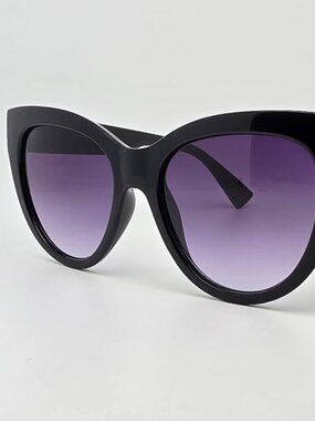 Kenneth Cole Reaction KC2942 Black Frame Purple Gradient Lens Cat Eye Sunglasses